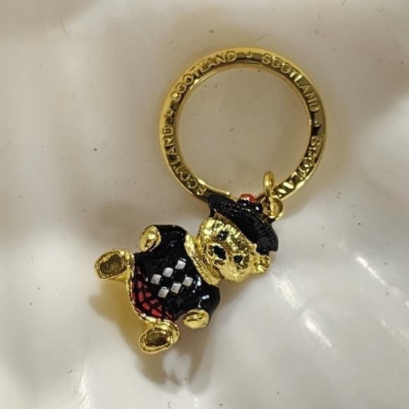 Scotland keychain Scottish bear goldtone enamel wearing hat shirt kilt key chain - Picture 4 of 7